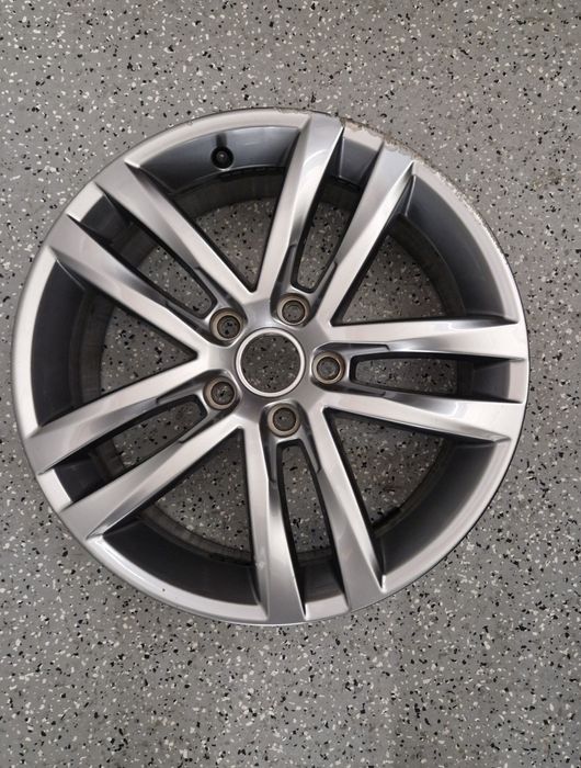 Felga PASSAT B8 Salvador 7x17" 5x112 ET40 3G0.601.025N