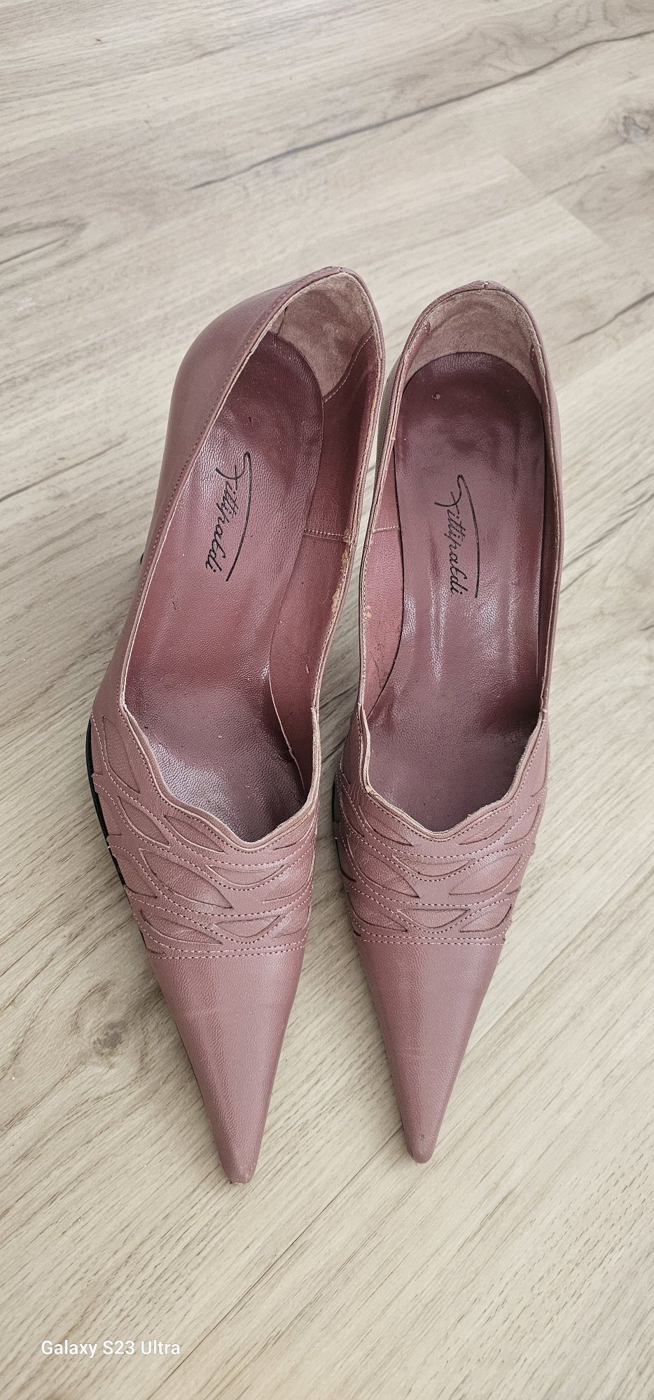Sapatos altos rosa