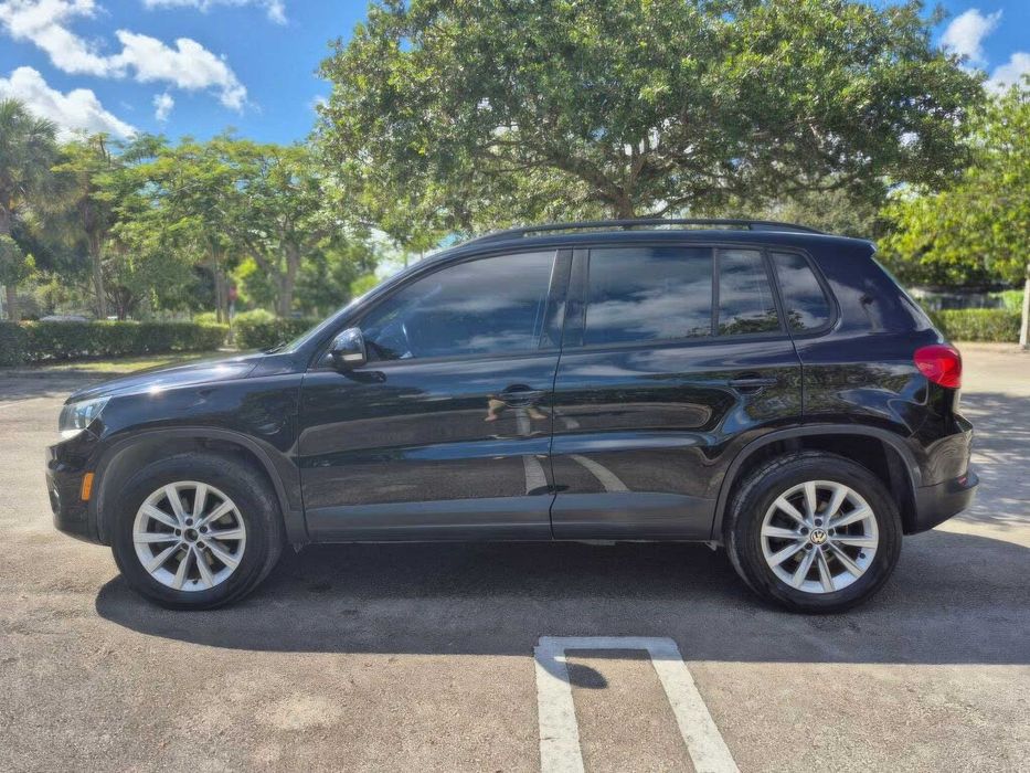 Volkswagen Tiguan S      2017