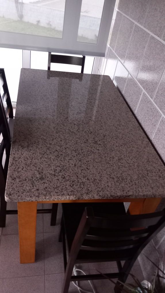 Mesa pedra castanho