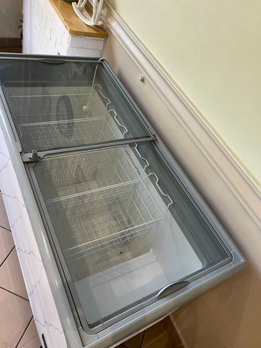 Zamrażarka skrzyniowa z płaską przeszkloną szybą