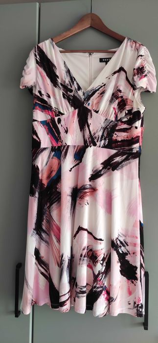 Zwiewna, lejąca się sukienka DKNY r. 42