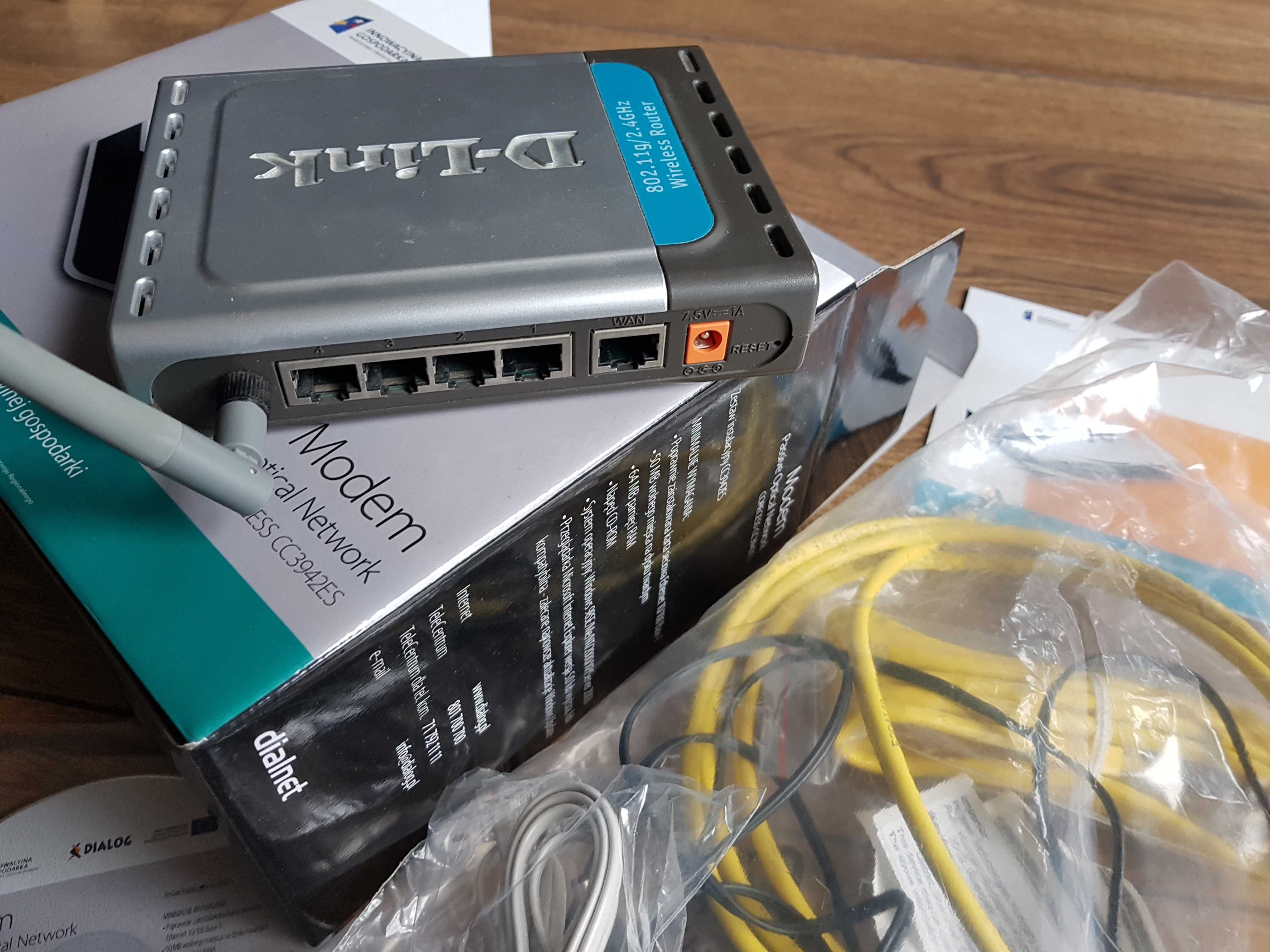 Router Corecess CCS3942ES, D-Link modem światłowód