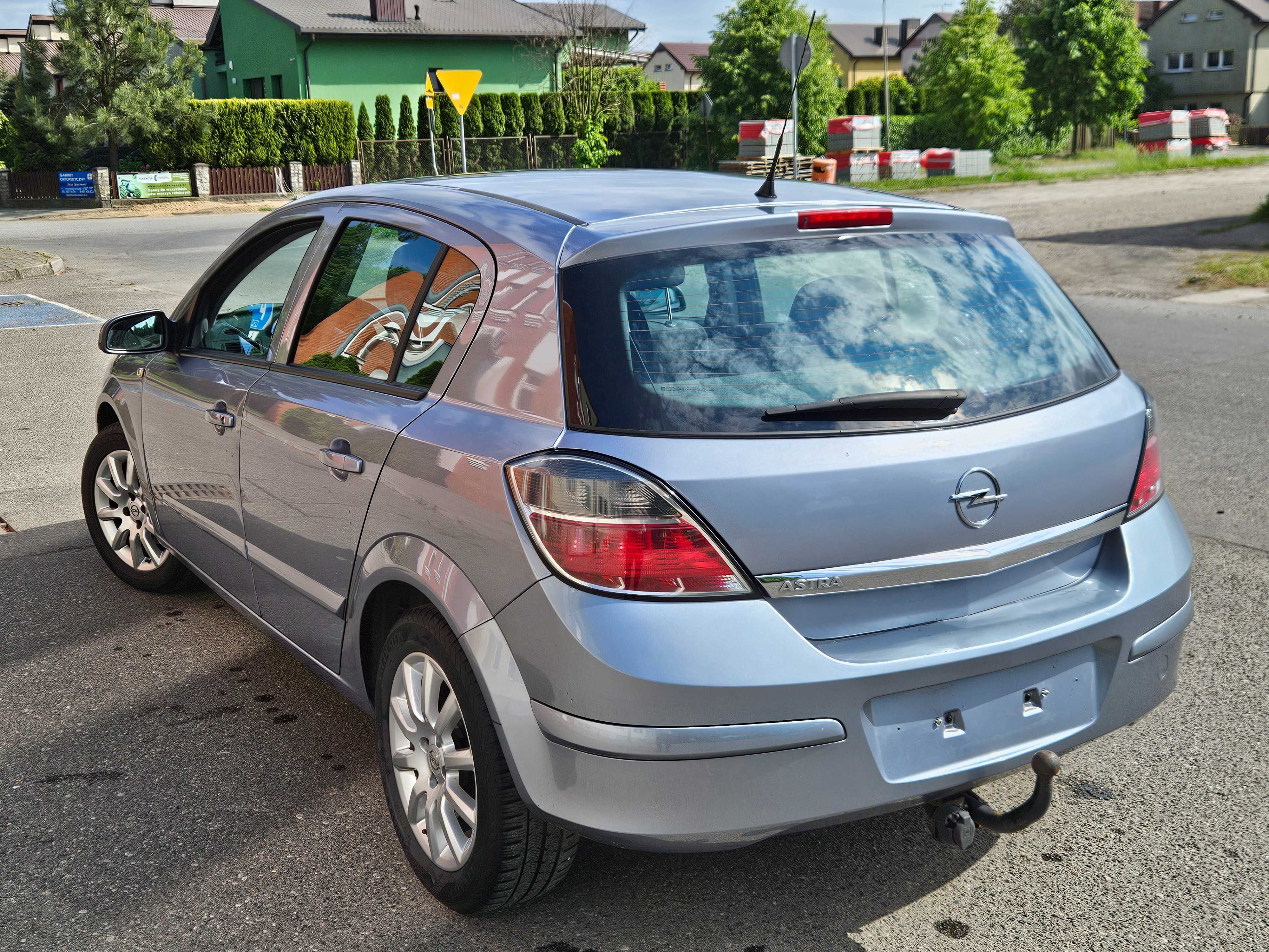 Opel Astra H 1.4 Benzyna z Klimatronikem Hak Bezwypadkowa