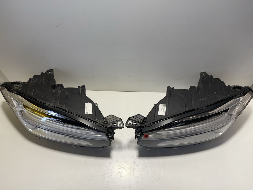 Volvo XC90 lampa lampy przednie Mid led komplet