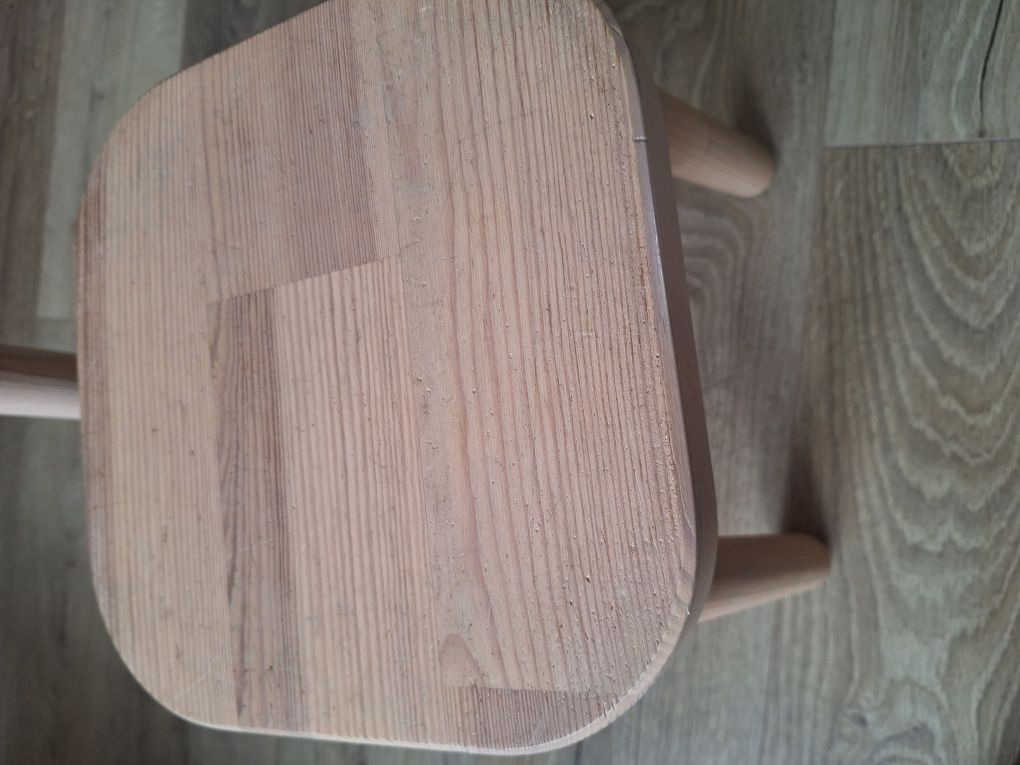 Stolik flisat ikea + pojemniki + taboret