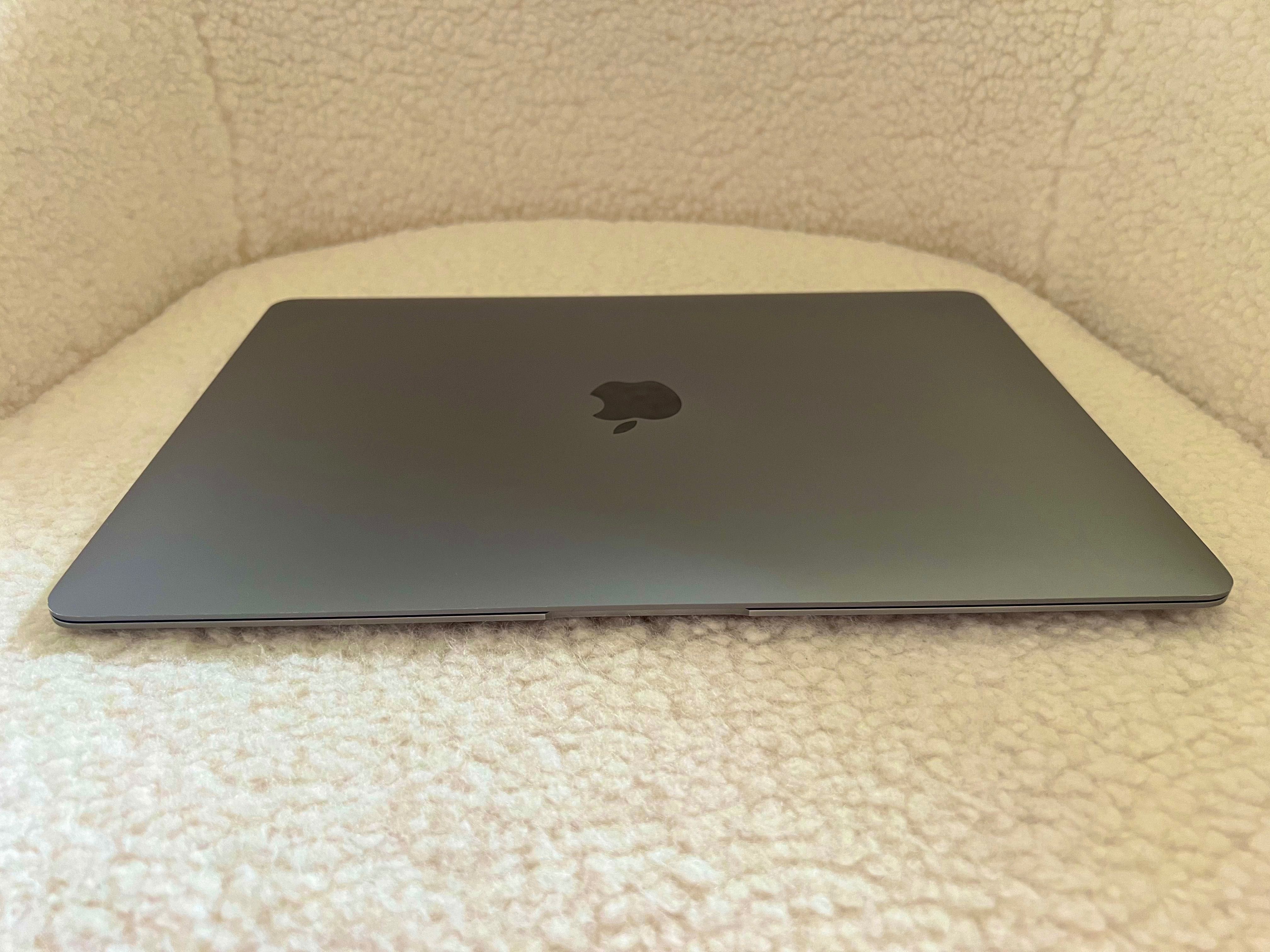 Macbook Air 2018 13,3" Intel Core i5 8 GB / 128 GB stan idealny