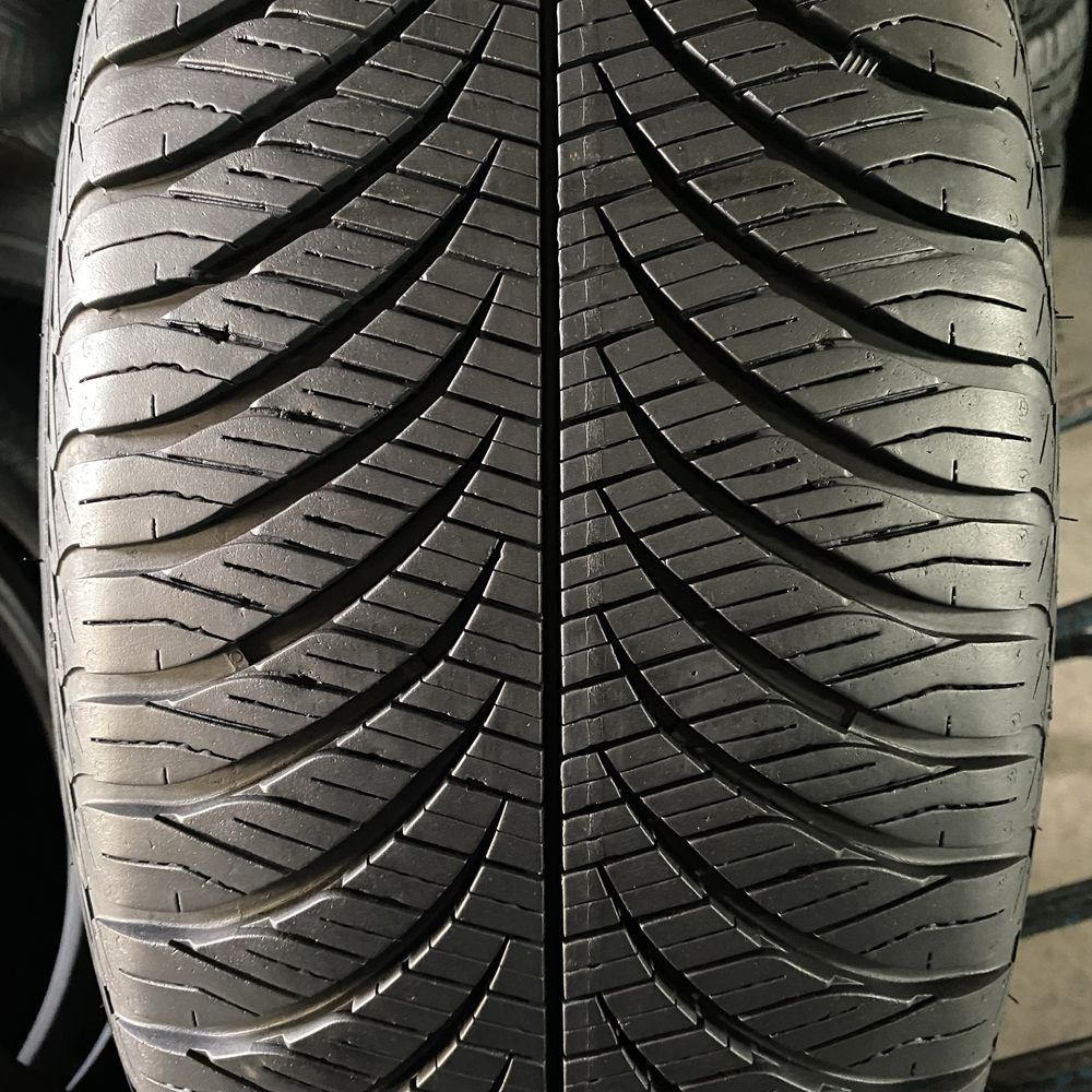 Шини 215/55/17 - 4шт Goodyear Vector4Seasons