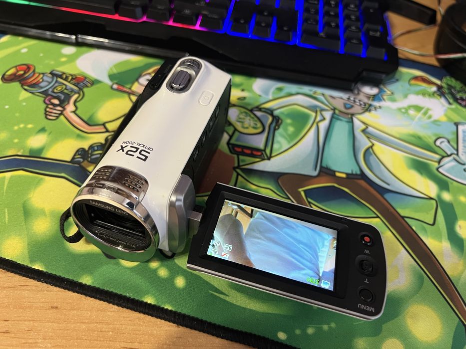 Видеокамера Samsung HMX-F90