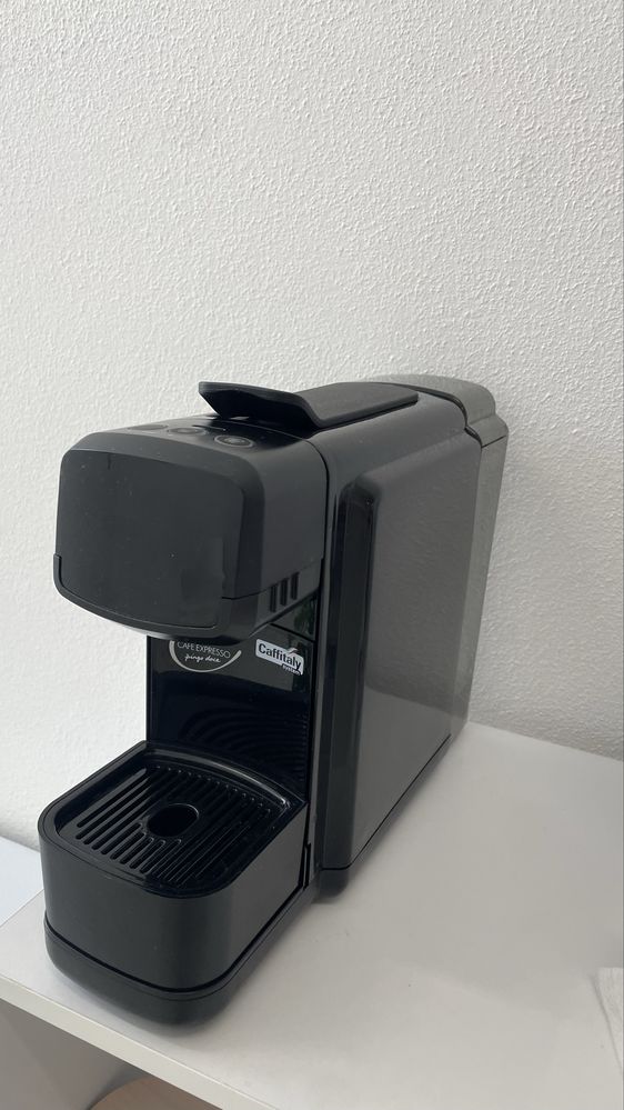 Máquina de Café pingo doce preta