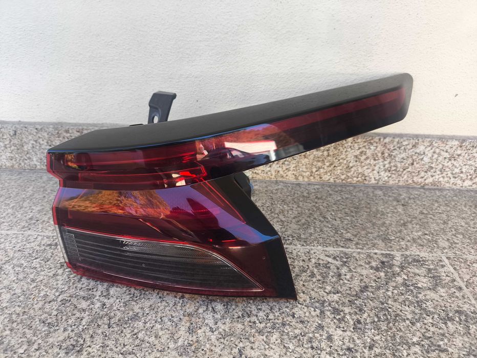 Nissan Qashqai j12 farolim direito