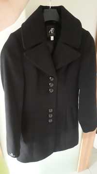 Sprzedam czarny klasyczny płaszcz polskiej firmy rozmiar 40.
