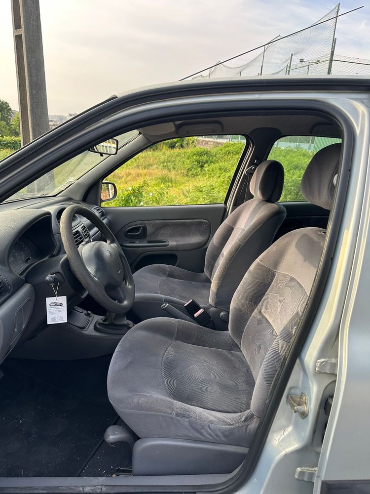 Renault Clio 1.4 Gasolina – 75 cv | 5 Portas | Económico e Fiável