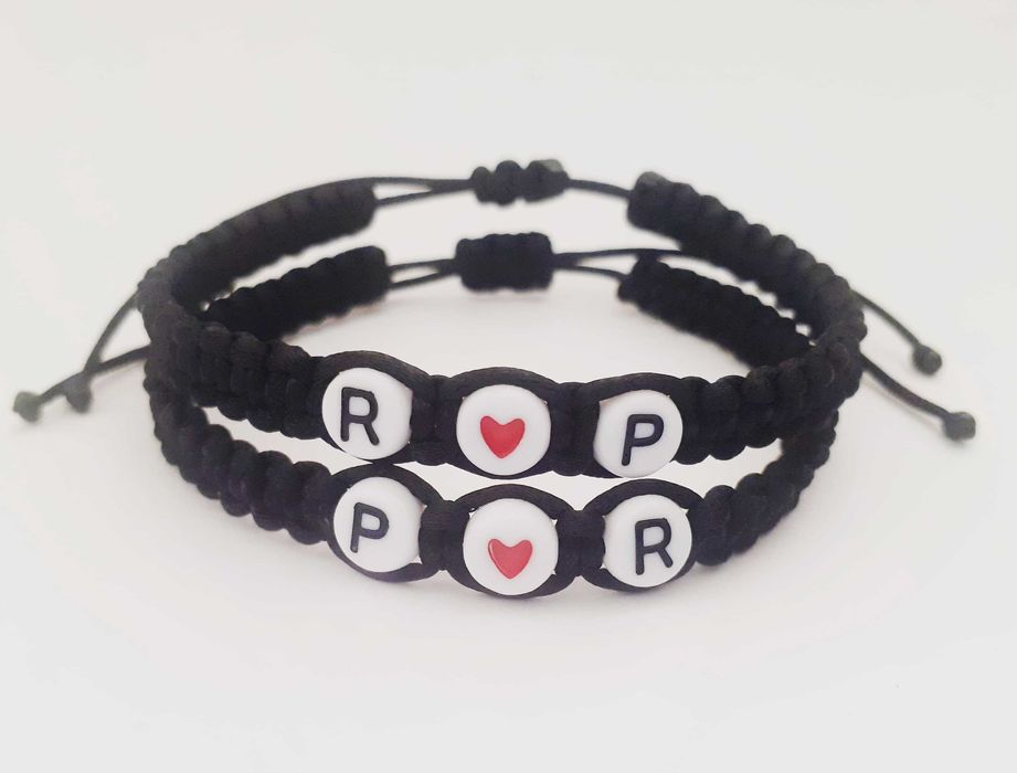 Pulseiras macramê personalizadas.