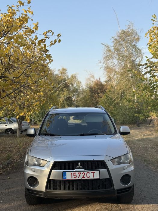 Mitsubishi Outlander 2011 ГОД 2.0 дизель полный привод