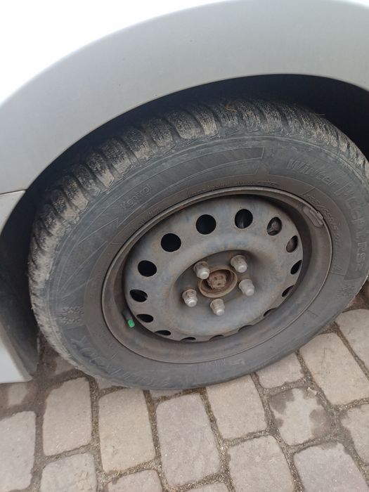 A 4 opony Hankook Winter Icept RS2 195/65 R 15  Felgi stalowe  Hyundai