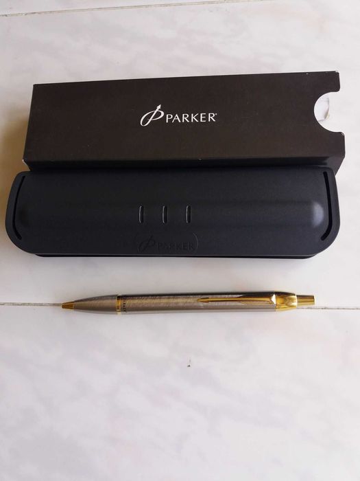 CANETA ESFEROGRÁFICA PARKER COM ESTOJO
