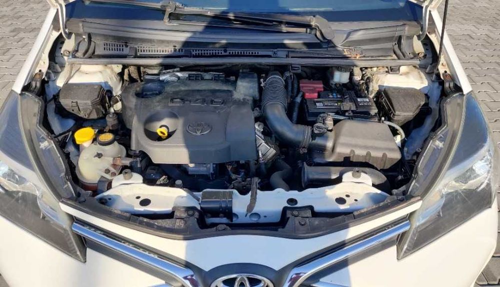 Toyota Yaris 2015 VAN XP13N(A) D4D 66kW biały salon Polska