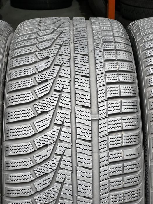 Шины зимние 245/45/R17 Hankook Winter IceptEvo2
