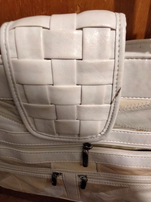 Mala de senhora em pele.