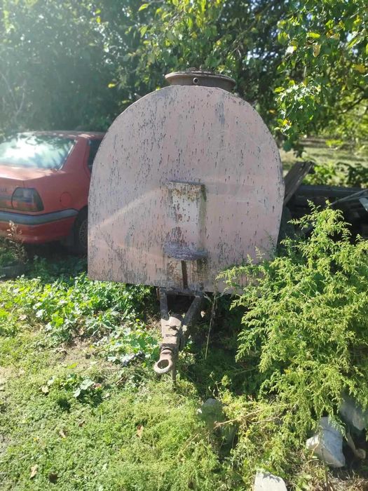 Продам бочку на воду на колесах на 1.8 куб.