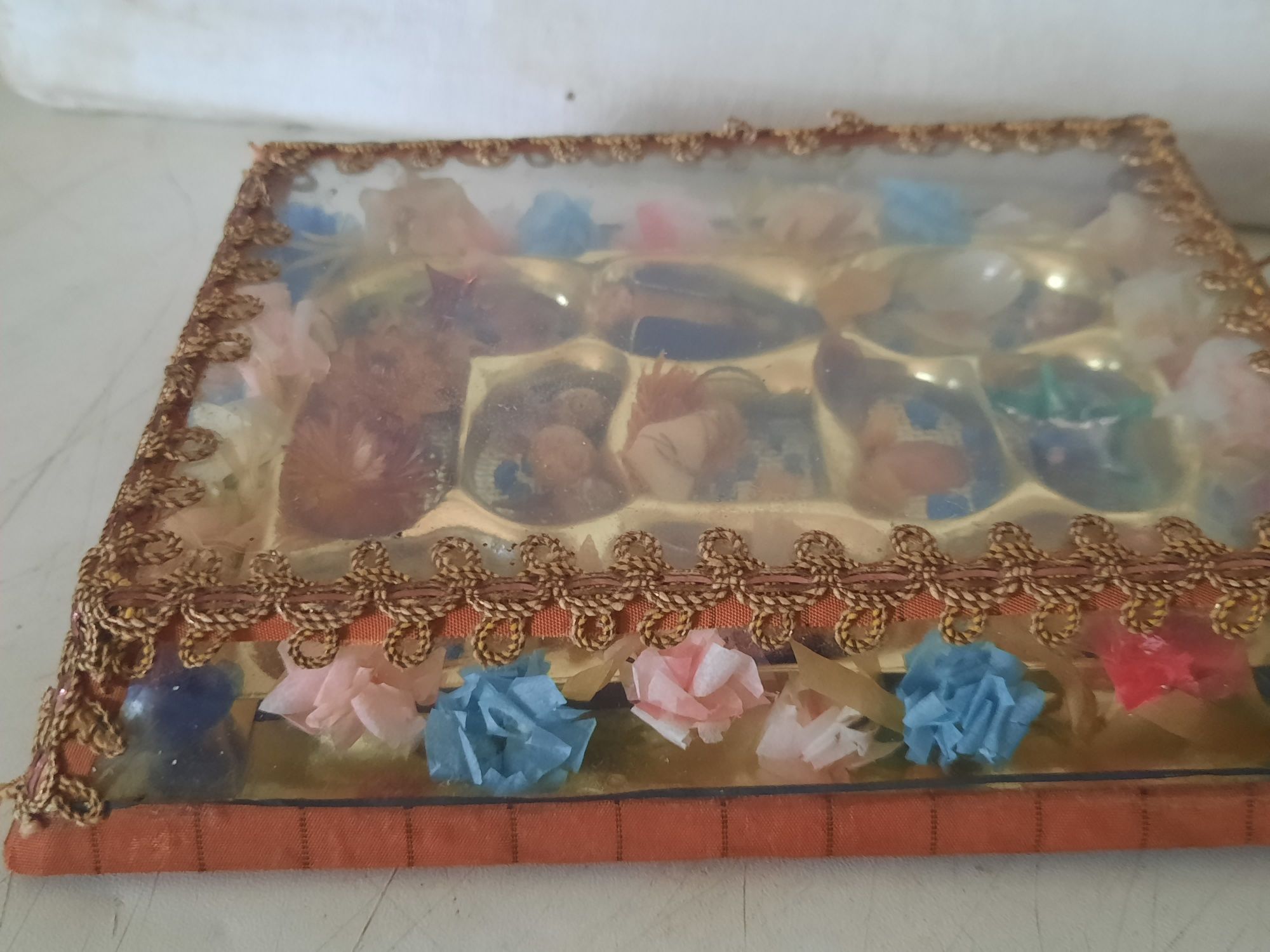 Registo antigo com sagrada familia em cera