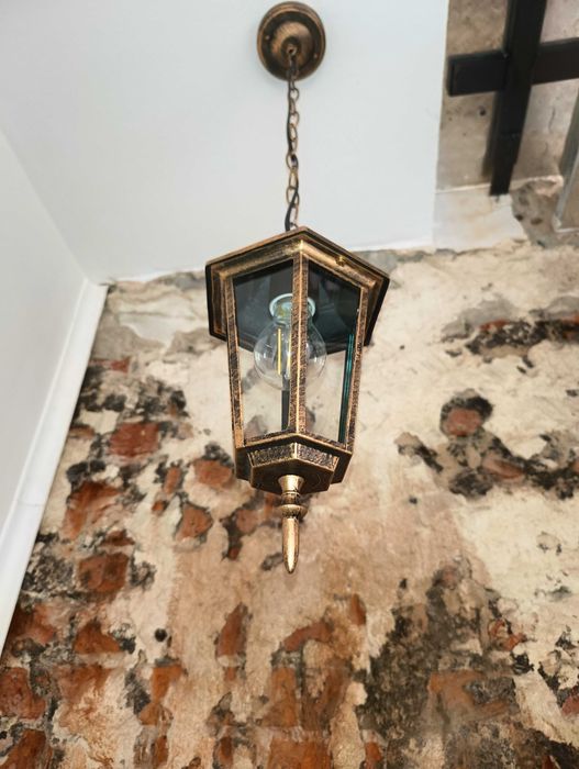 Wisząca lampa na zewnątrz