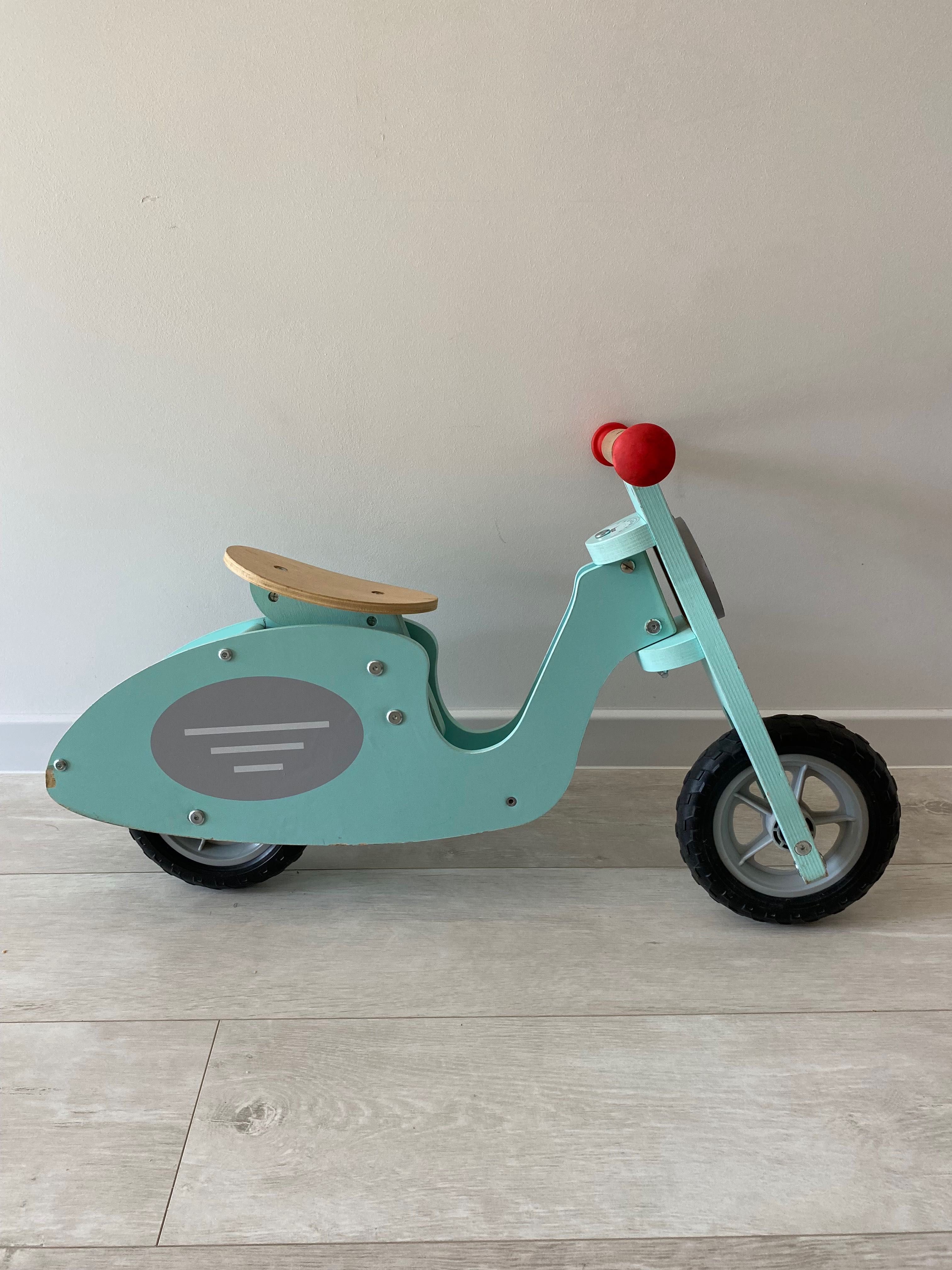 Miętowy rower rowerek biegowy drewniany skuter retro playtive Lidl