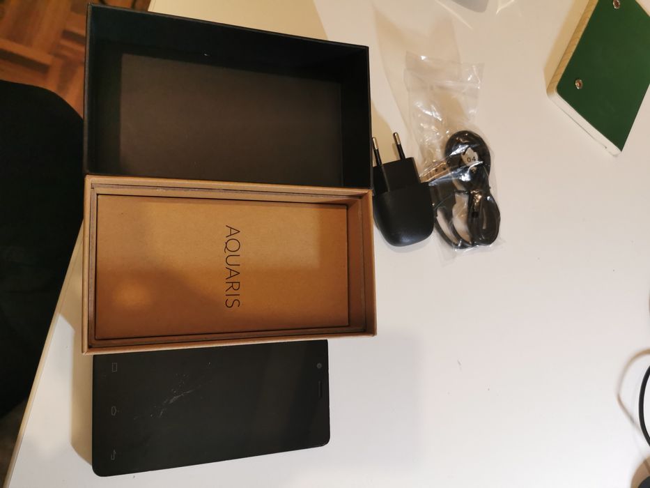 Telemóvel BQ aquaris E45 com carregador