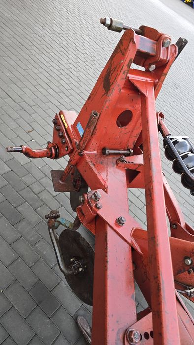 Плуг Оверум Швеція чотирьох або трьох корпусний.