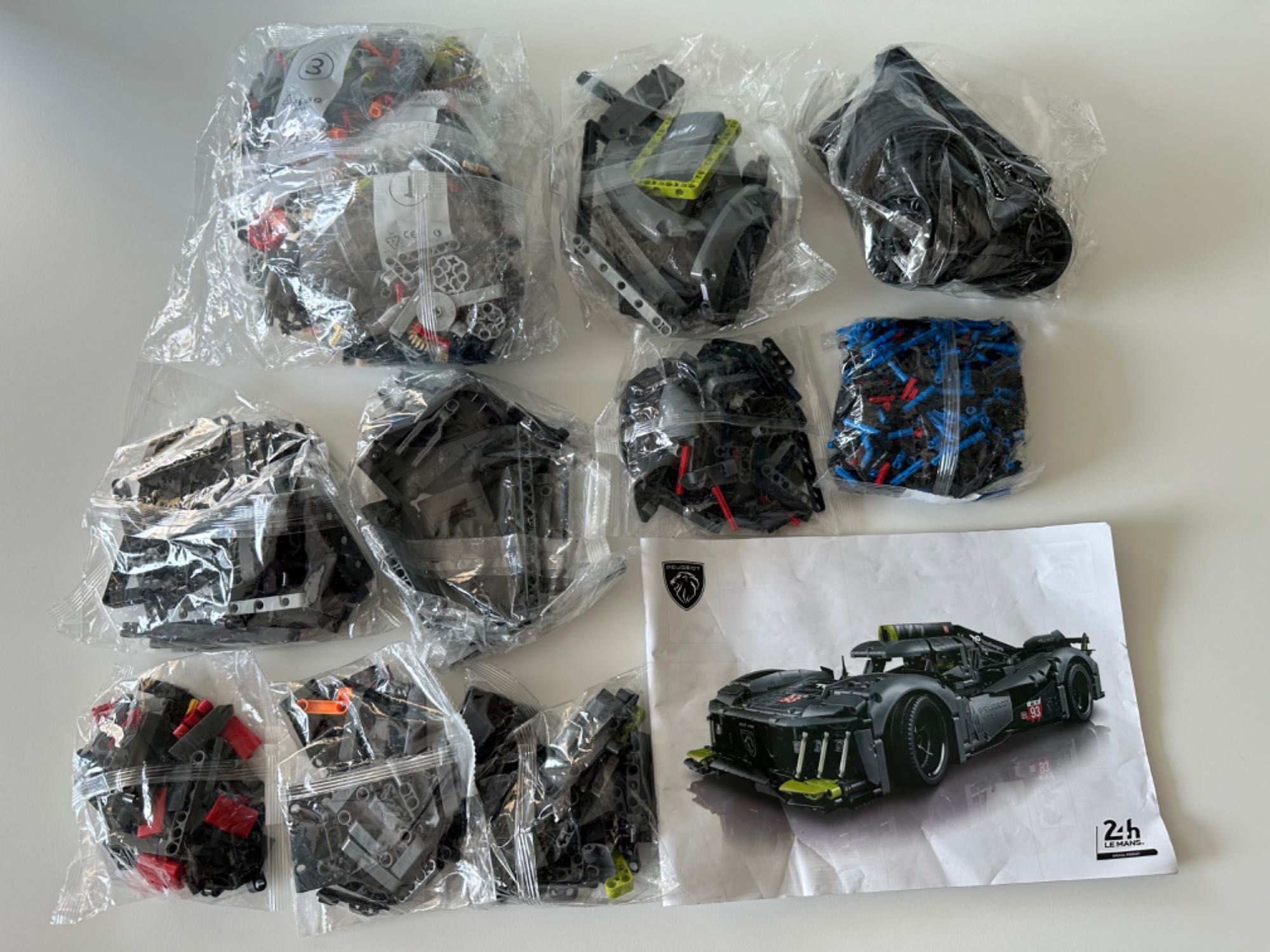 Lego Technic Peugeot 9X8 24H Le Mans Hybrid Hypercar 42156 Novo Selado