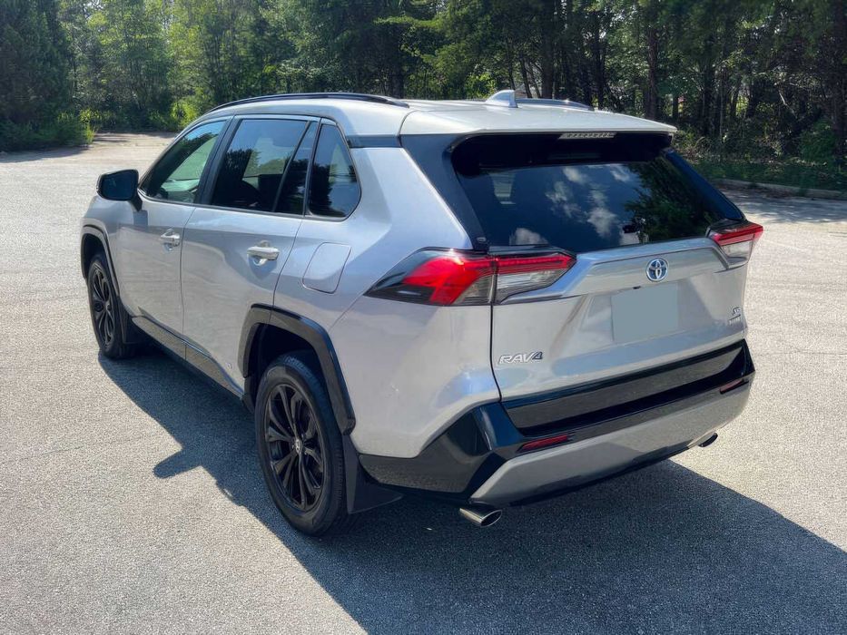 Toyota RAV4 Hybrid SE      2023