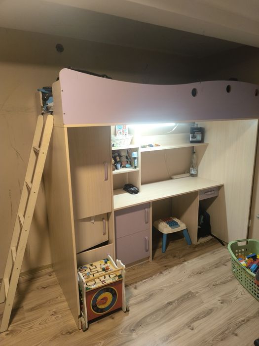 Łóżko na antresoli