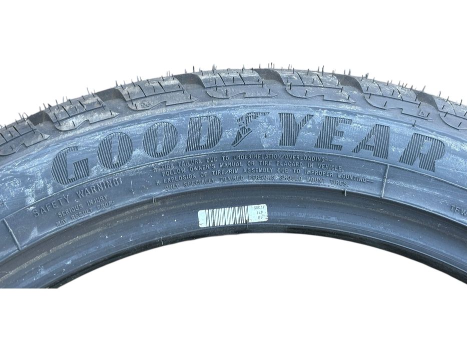 275/40/20 GOOD YEAR Ultra Grip+ SUV 4x4 102H XL