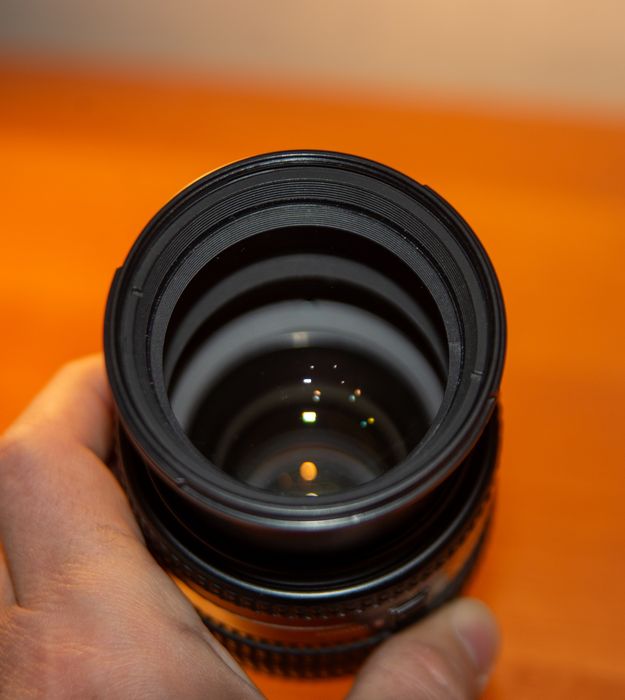 Nikon AF Nikkor 28-105mm 1:3.5-4.5D + кришки