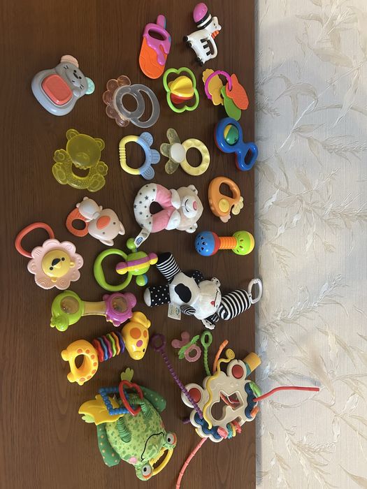 Продаю набір дитячих іграшок та гризунків