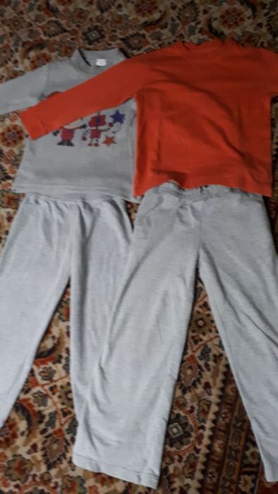 Dois conjuntos para desporto