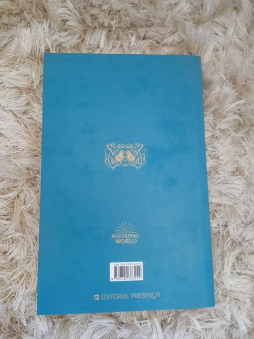 Livro "Os crimes de Grindelwald"