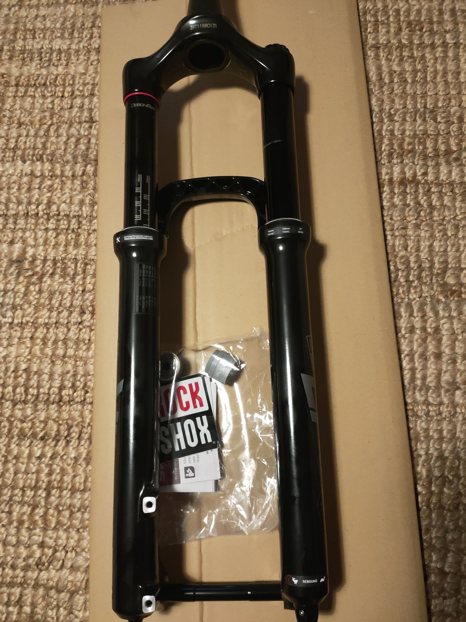 Suspensão ROCKSHOX LYRIK Select+ charger 2.1 RC 29"  - NOVA