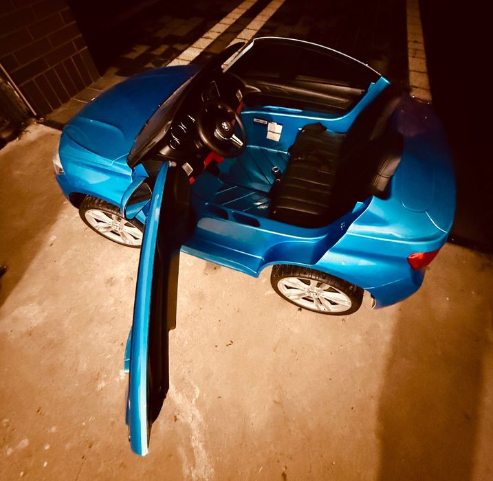 Dziecięce auto akumulatorowe BMW X6M XXL –  niebieski, dwuosobowe!