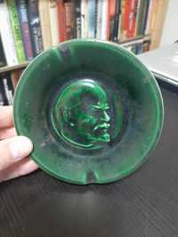 Cinzeiro de cerâmica verde esmeralda com efígie de Lenine