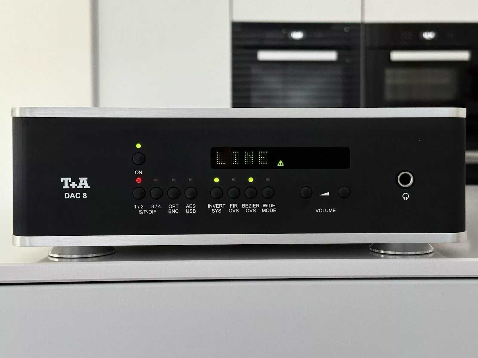 T+A DAC 8, pre-amp, headphones amp