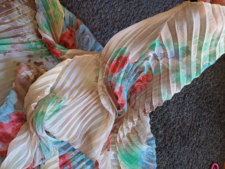 Zwiewna narzutka plażowa plisowana r. 40,42,44