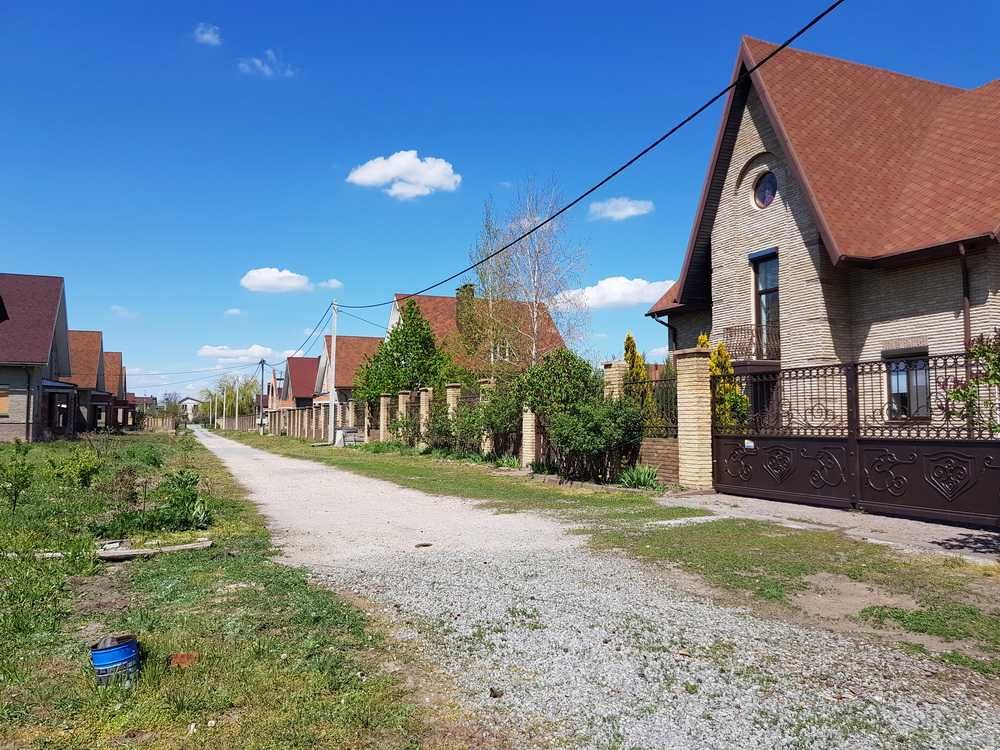 продам будинок 240 м. біля лісу у котеджному містечку
