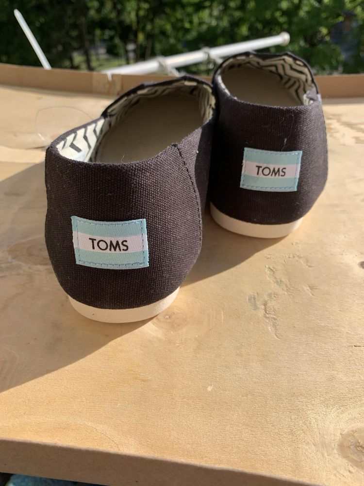 Новые тканевые  туфли мокасины Toms