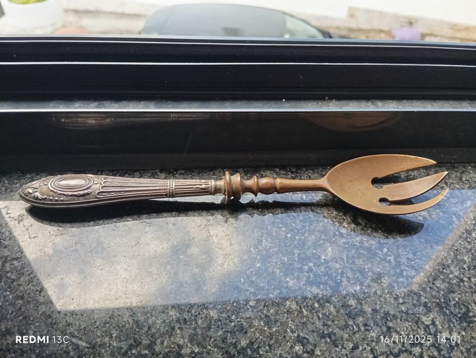 Garfo com cabo prata contrastado