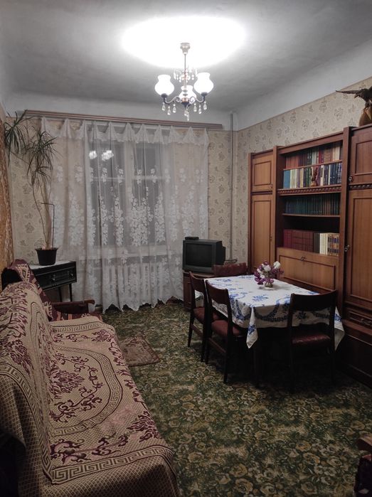 Продаж двокімнатної квартири в центрі міста