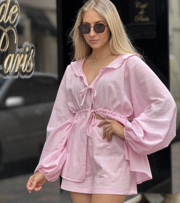 Рожевий стильний костюм