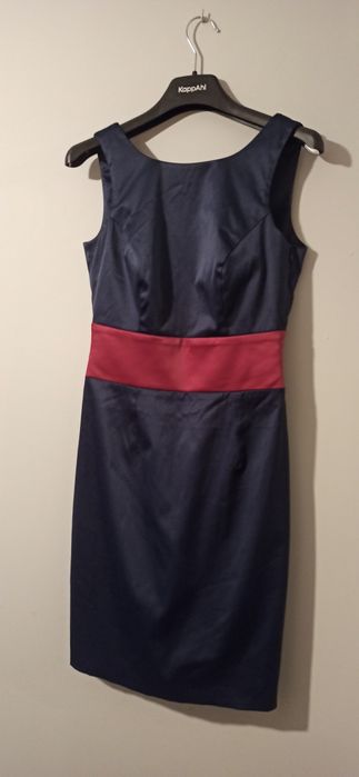 Sukienka z ozdobnym tyłem Pretty Girl M