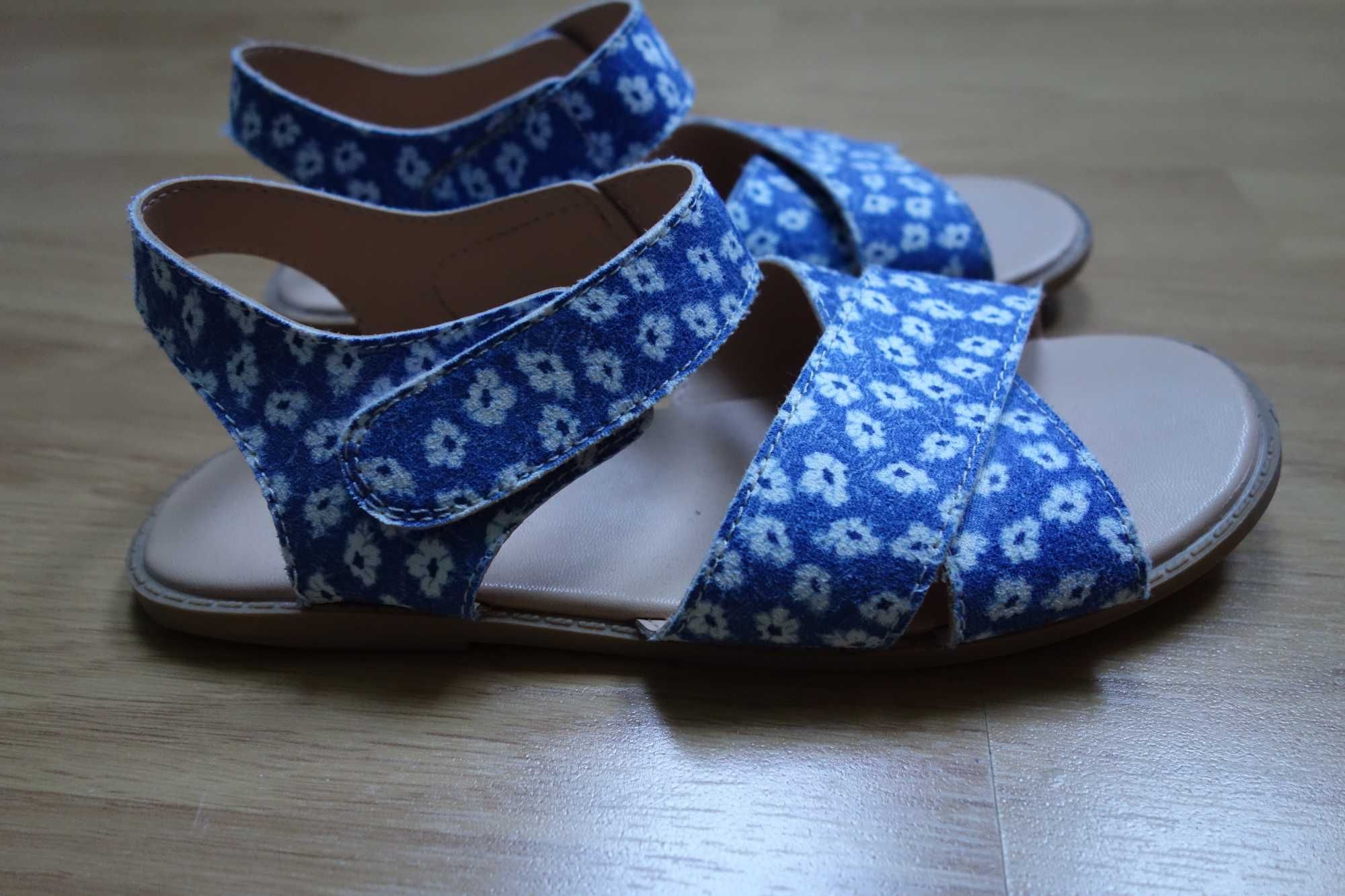 Sandałki H&M niebieskie w kwiatki 32 wkładka ok.19,8cm